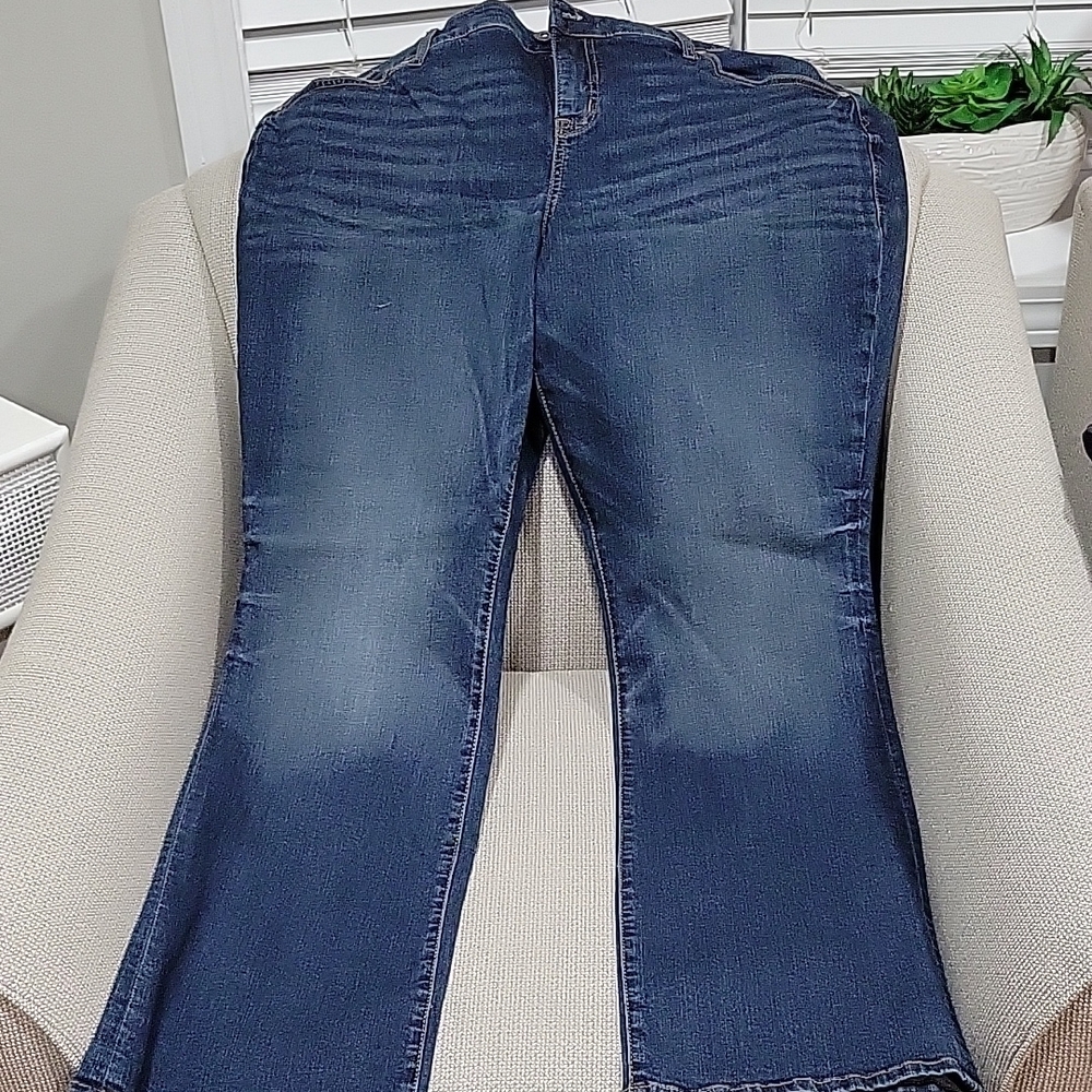 NWT... Torrid Women's Blue Jeans